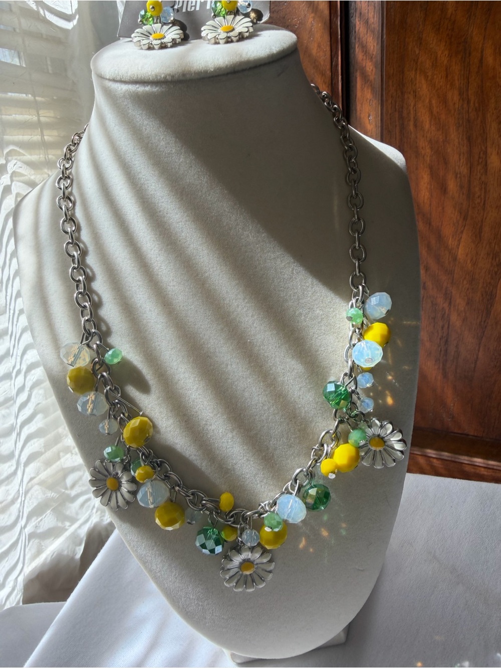 Pier 1 Daisy Necklace & Matching Earrings Set Yellow Floral Beaded Statement - Picture 7 of 9